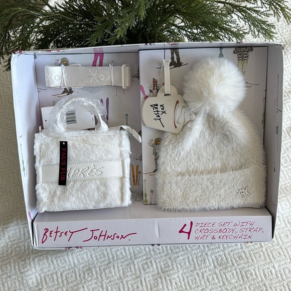 Betsy Johnson Purse Gift Boxed 4 Piece Crossbody Handbag White Fur SET HAT - Picture 1 of 10